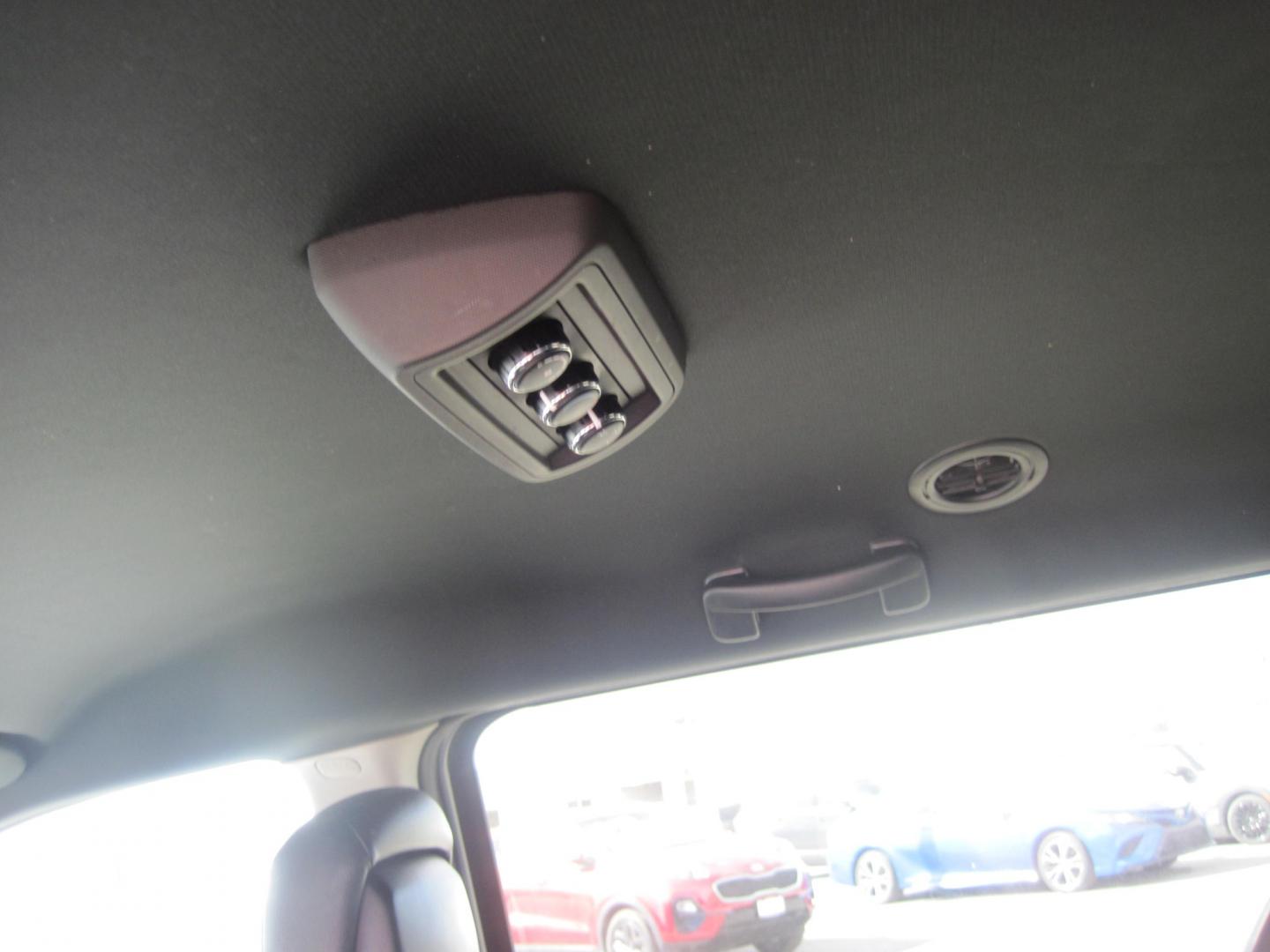 2019 silver /black Dodge Grand Caravan SXT (2C4RDGCG8KR) , located at 9530 Old Seward Highway, Anchorage, AK, 99515, (907) 349-3343, 61.134140, -149.865570 - Photo#10